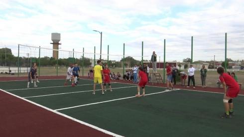 Новая волейбольная площадка появилась в посёлке Агадырь Шетского района