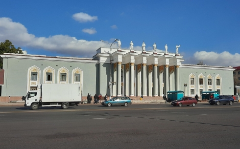 Позиция – критическая: ремонт фасада карагандинского ДК не оправдывает ожиданий