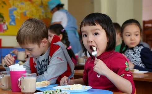 В столовых детсадов Караганды готовили для малышей низкокалорийную еду - СЭС
