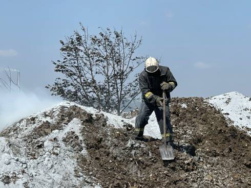 Пожарные и спасатели продолжают борьбу со степными пожарами в Карагандинской области