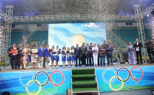 В Карагандинской области бронзовому призеру Олимпийских игр по женской борьбе Сыздыковой Эльмире подарили автомобиль