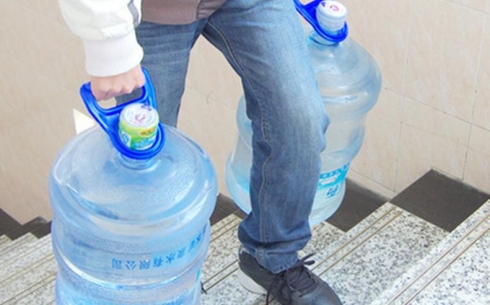 Жителям района Юго-Восток в Караганде сообщают о необходимости запастись питьевой водой