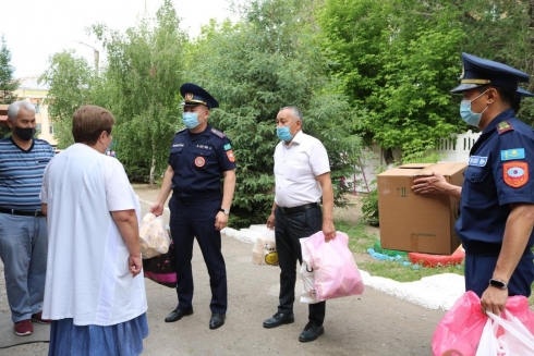 Спасатели поздравили воспитанников детского дома «Құлыншақ» с Международным днем защиты детей
