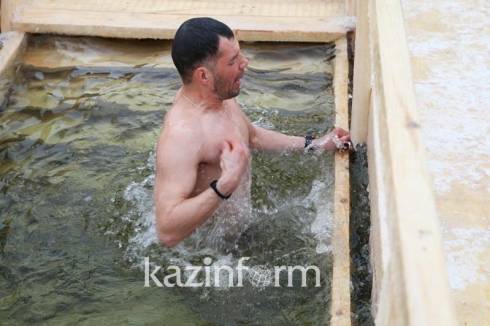 Казахстанцам напомнили о правилах безопасности во время крещенских купаний