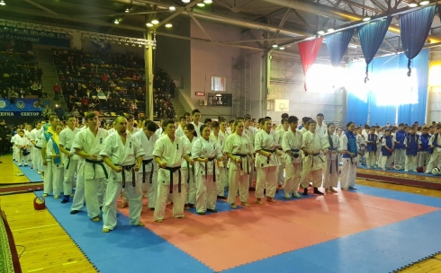 В Караганде почти 2 тысячи спортсменов участвуют в турнире по кёкушинкай карате