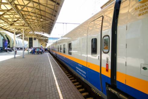 Запускаются разовые дополнительные поезда из Нур-Султана в Алматы