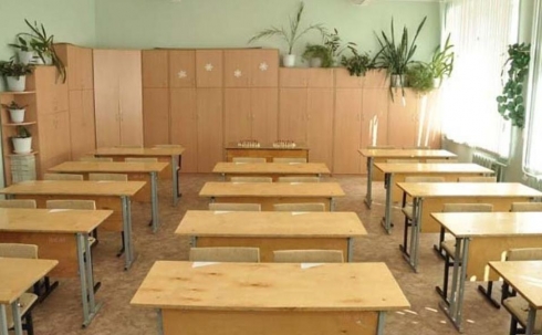 Жители Каражала встревожены закрытием одной из местных школ