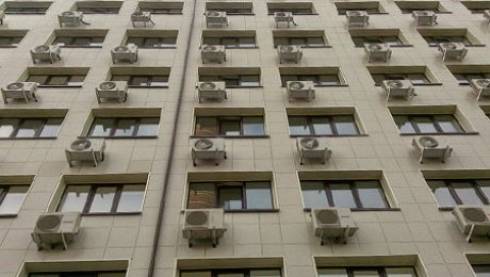 В Казахстане отменили запрет на размещение кондиционеров на фасадах зданий
