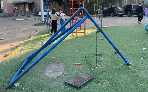 Установленные несколько лет назад детские площадки начали разваливаться. Кто их восстановит?