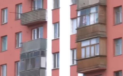 В Караганде жильцам дома с вывеской «Юбилейный» отремонтируют балконы