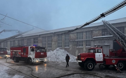 В Караганде горел склад машиностроительного завода