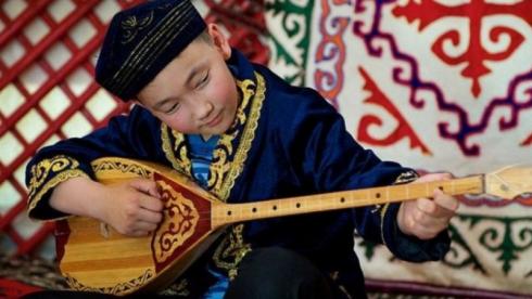Национальный день домбры отмечают в Казахстане