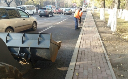 Карагандинские автомобилисты мешают уборке улиц