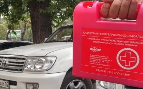 С сегодняшнего дня у казахстанцев должна быть новая автомобильная аптечка  