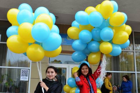 В честь 550-летия Казахского ханства карагандинцы выпустили в небо 550 воздушных шаров