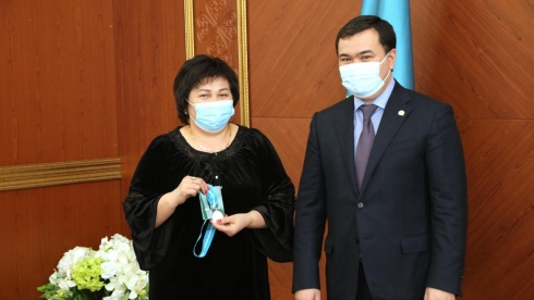 Женис Касымбек поздравил женщин Карагандинской области с 8 Марта