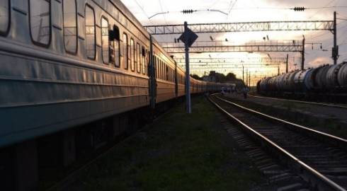 Поезд насмерть сбил школьницу в Караганде