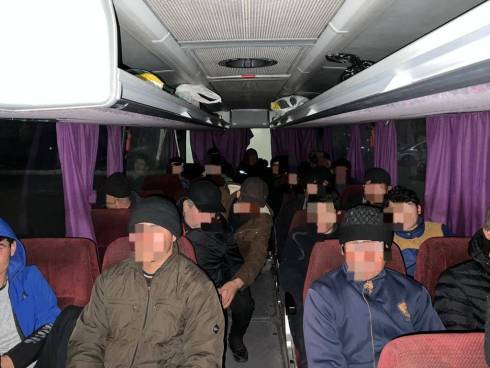 48 иностранцев-нарушителей, следовавших в автобусе, выявили полицейские Балхаша