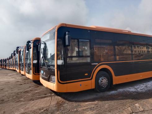 Аким Балхаша осмотрел новые автобусы, прибывшие в город