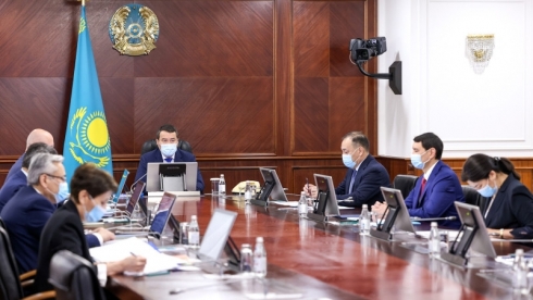 Казахстанские министры снова надели маски