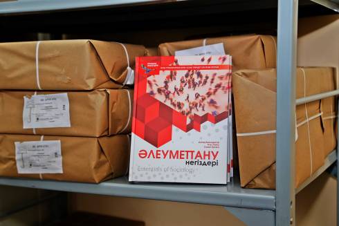 КарГТУ получил новые мировые учебники на казахском языке