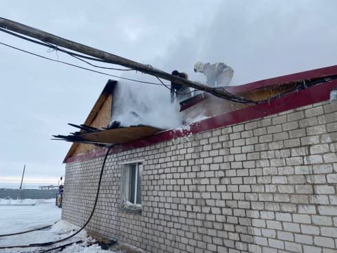 В Шахтёрском микрорайоне Караганды сгорел двухэтажный жилой дом