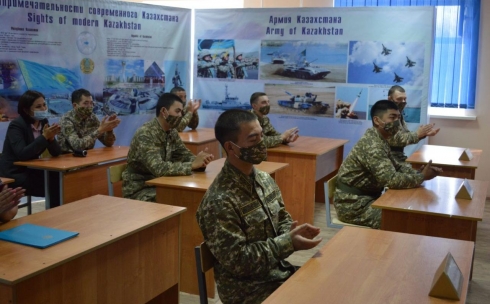 В карагандинской воинской части открылась выставка в честь 175-летия Абая