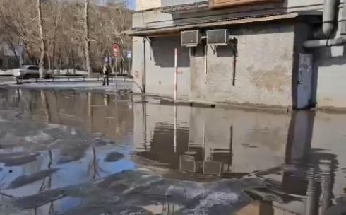 В Караганде 25 Ас-машин откачивают воду с улиц. Куда можно обращаться