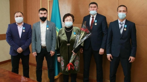 Женис Касымбек вручил государственные награды от имени Президента страны