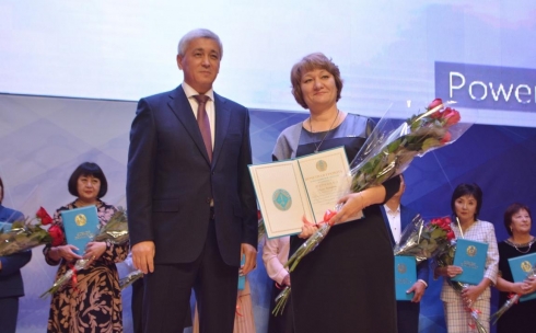 В Караганде наградили лучших учителей региона