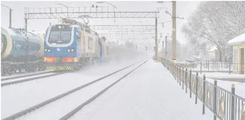 Дополнительный пригородный поезд запускают из-за непогоды в Боровое