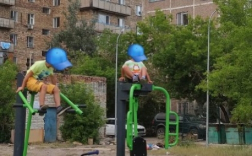 В Караганде родителей просят соблюдать меры предосторожности на детских площадках