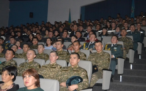 В Караганде состоялся концерт с участием солистов ансамбля песни и танца Национальной гвардии РК
