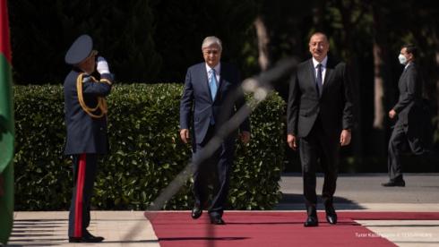Токаева встретили в резиденции президента Азербайджана