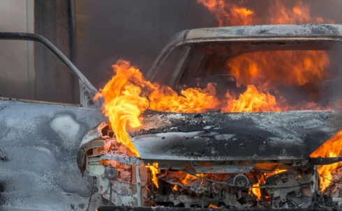 На улице Караганды сгорел автомобиль