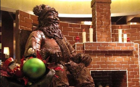 40-килограммовую статую Деда Мороза из шоколада сделали в Румынии
