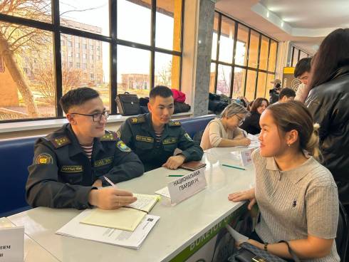 Ярмарку вакансий для молодёжи Карагандинской области организовали сотрудники Национальной гвардии