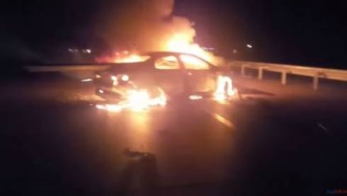 Автомобиль службы такси сгорел на трассе Астана - Караганда
