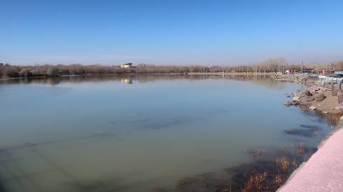 В Караганде продолжают спасать парковое озеро: на этой неделе в водоём запустят микроорганизмы