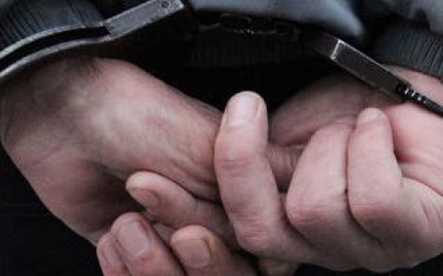 В Караганде нетрезвый мужчина укусил за руку полицейского 