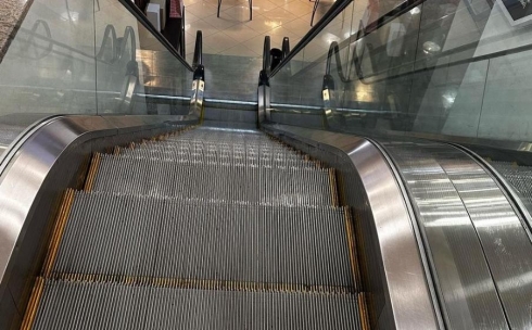 Аким Караганды остался недоволен неработающим эскалатором в ТРЦ City Mall