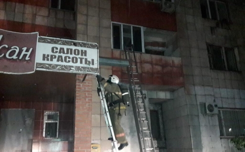 В Караганде пожарные спасли 12 человек