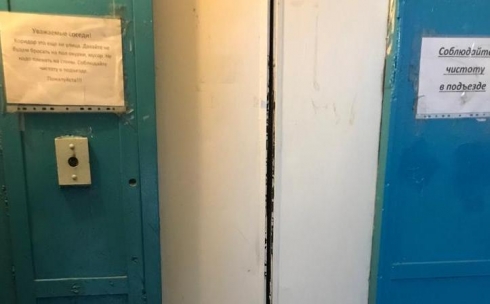 В Караганде труженик тыла уже год не выходит из дома из-за неработающего лифта
