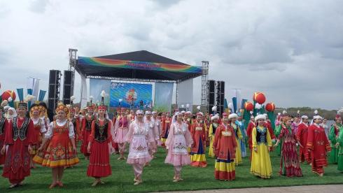 Под единым шаныраком: Карагандинцы отметили Первомай под музыку и танцы разных народов
