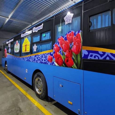 В Караганде автобусы украсили к Наурызу