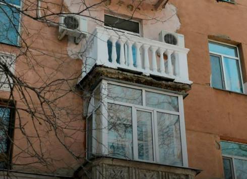 Карагандинцы разрушили облик дома 50-х годов постройки