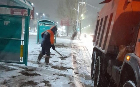 В Караганде 162 единицы техники и 173 человека задействованы для очистки улиц от снега