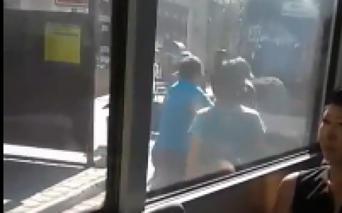 В Караганде водители общественного транспорта подрались на глазах у пассажиров (видео)