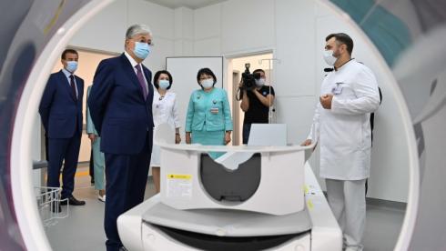 Токаеву показали новый Центр ядерной медицины
