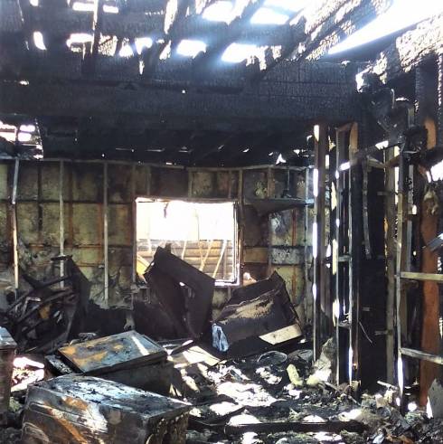 Карагандинцы просят помощи для восстановления дома после пожара